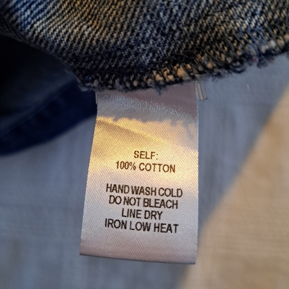 Lulu's women's size small jean skirt, 6 button front closure - Picture 2 of 5